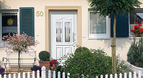 Klassische Kunststoffhaustüre EGE