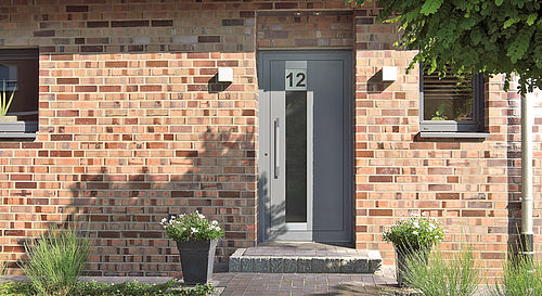 Moderne Kunststoffhaustüre EGE